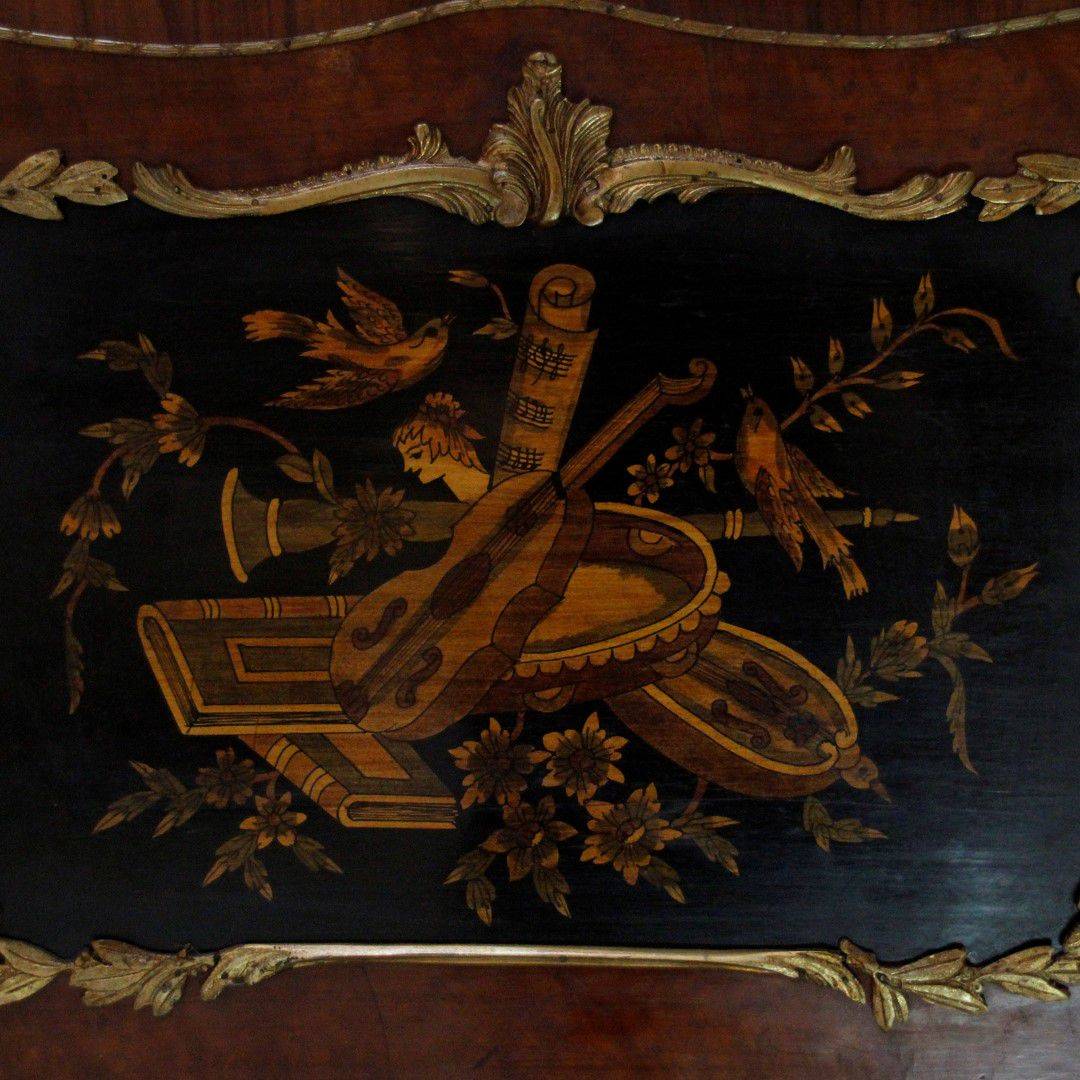 Antiqium Ürün  Bronz İşlemeli Dolap