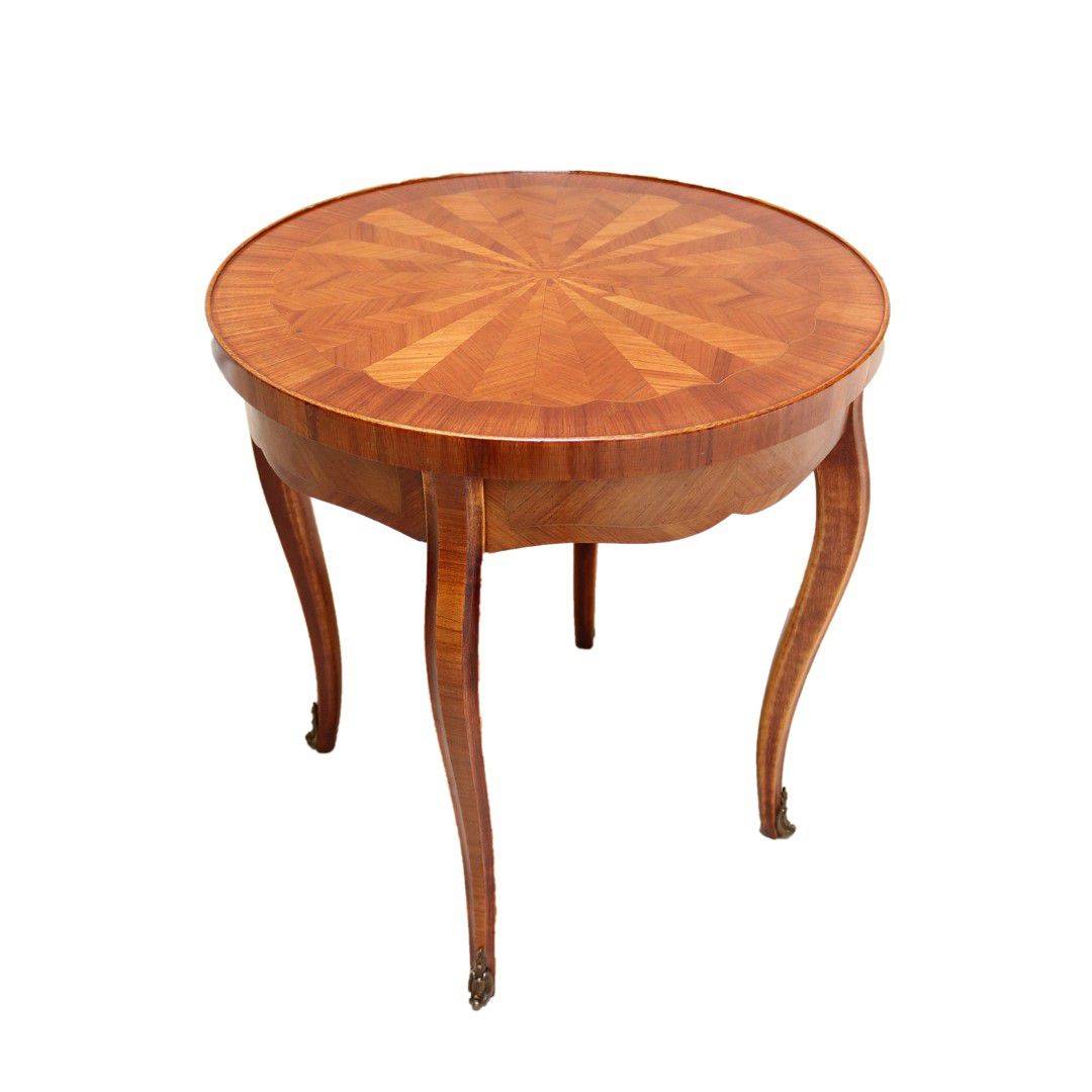 Antiqium Ürün  PARKÜTERİLİ ORTA SEHPA