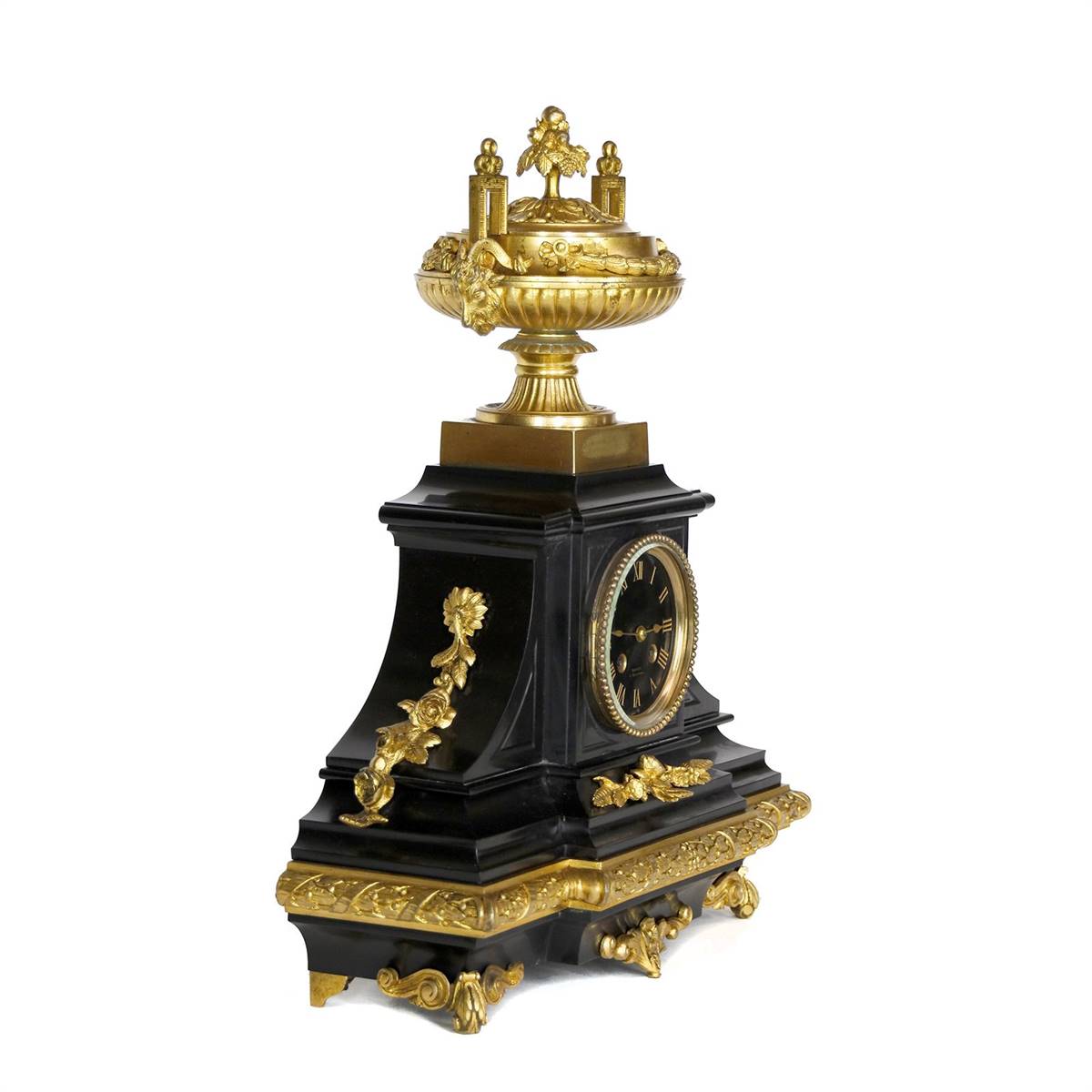 Antiqium Ürün  SİYAH MERMER ÜZERİNE BRONZ DETAYLI SAAT 