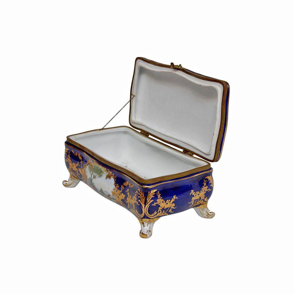 Antiqium Ürün  SEVRES PORSELEN MÜCEVHER KUTUSU
