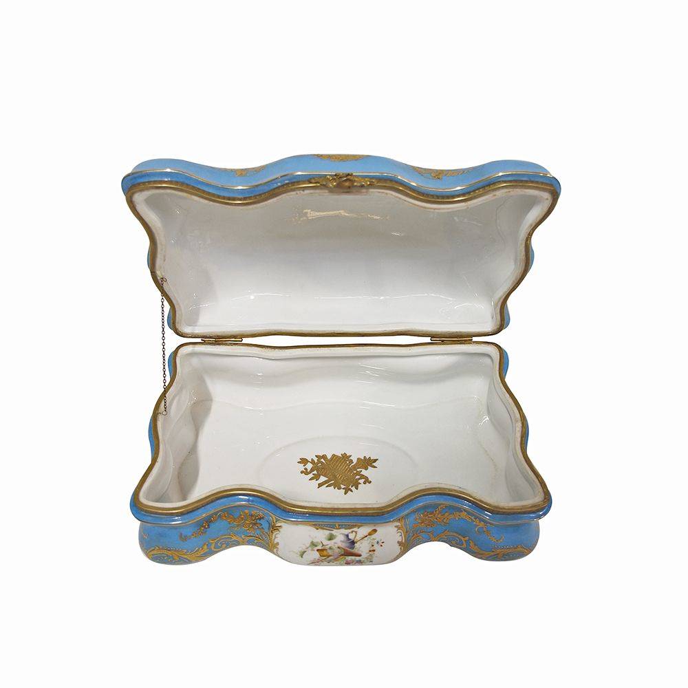 Antiqium Ürün  SEVRES PORSELEN MÜCEVHER KUTUSU