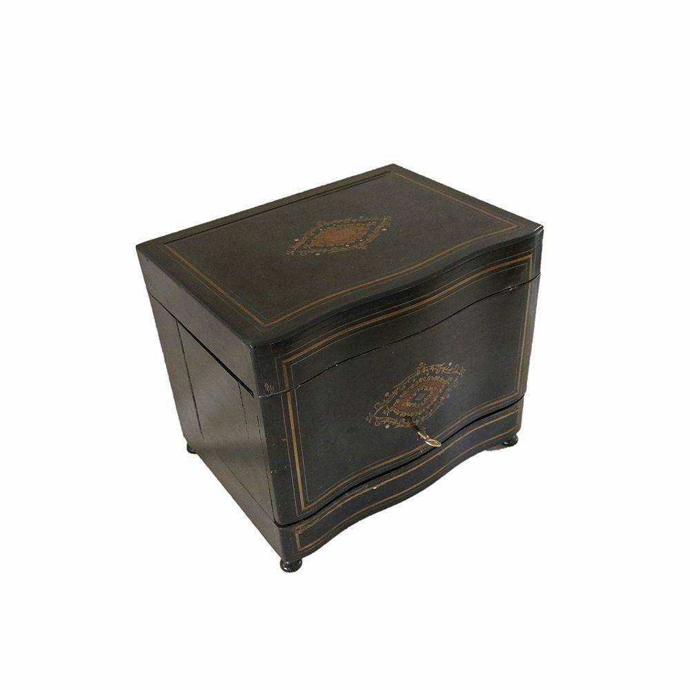 Antiqium Ürün  AHŞAP İÇKİ KUTUSU