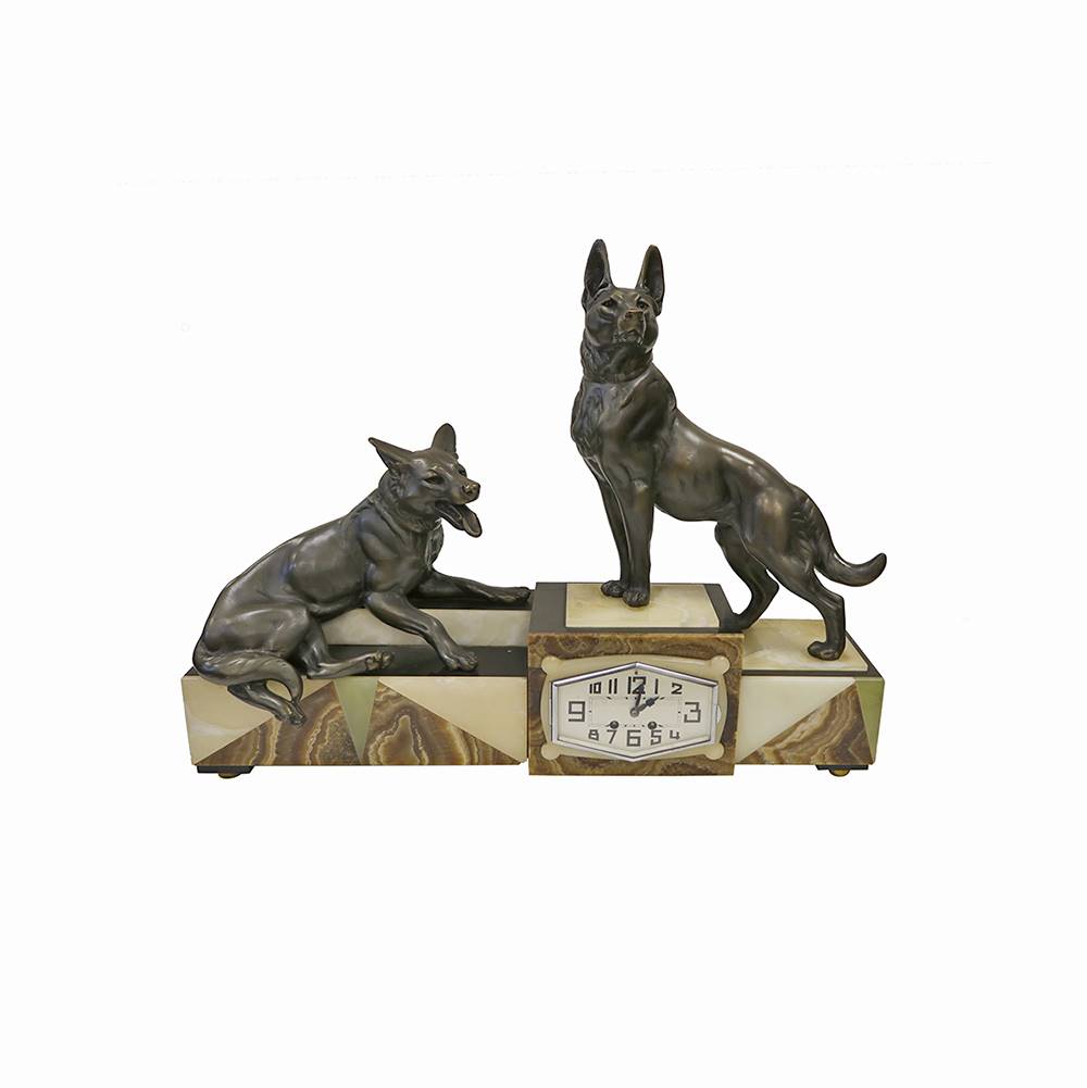 Antiqium Ürün  MERMER ZEMİNLİ, BRONZ KÖPEK FİGÜRLÜ SAAT TAKIMI